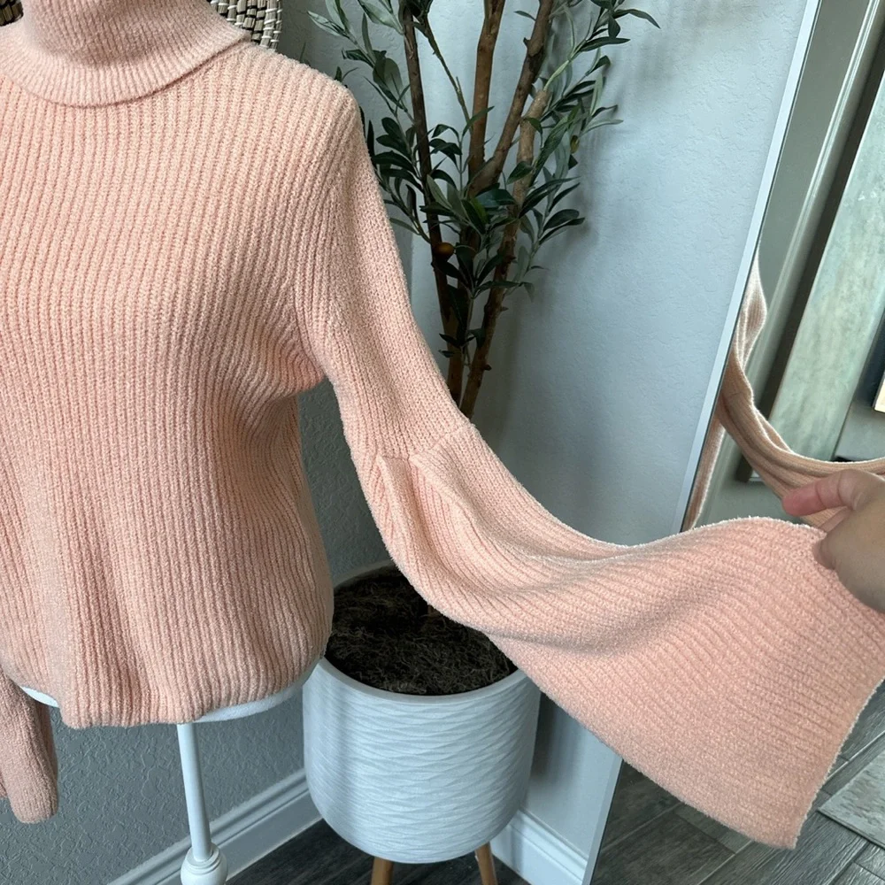 Lovers + Friends Revolve Bell Sleeve Long Sleeve Turtle Neck Sweater Size Medium - Picture 4 of 12